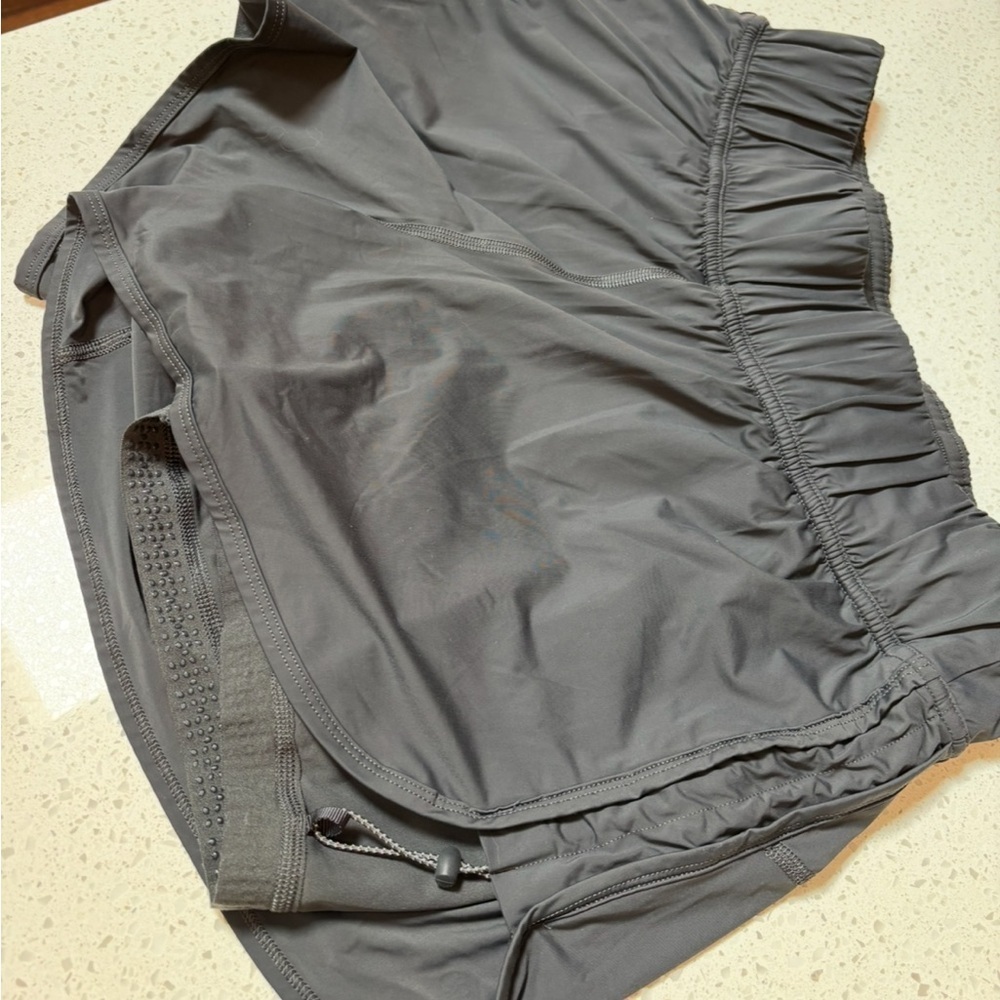 Lululemon sz 8 tie on the side shorts